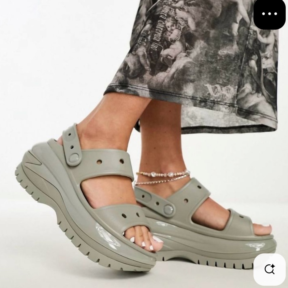 NEW RARE Crocs Mega Crush Sandal Grey Elephant Color Sz 8 US Women/ 6 Men Nwot